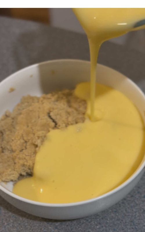 95% Crumble and 5% Apple Crumble Recipe: Crumble 250g Plain Flour 175g Caster Sugar 175g Light Brown Sugar 2 Teaspoons Cinammon
For Filling 4 Granny Smith Apples
50g Light Brown Sugar 1 Teaspoon Cinnamon
1 Teaspoon Nutmeg #fyp #foryoupage #applecrumble #crumble #Recipe
