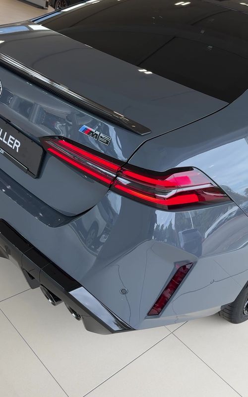 The New BMW M5 🩶 #bmwm5 #m5 #petrolhead #supercar #bmwm BMW M5: Energieverbrauch gewichtet kombiniert: 27,6 kWh/100 km und 21/100 km (WLTP); CO2-Emissionen gewichtet kombiniert: 45 g/km (WLTP); CO2-Klassen: Bei entladener Batterie G; gewichtet kombiniert B; Kraftstoffverbrauch bei entladener Batterie: 10,9 1/100 km (WLTP)