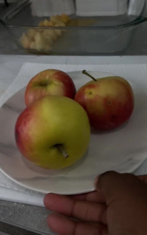 Apple crumble for my spam👅#moots? @𝐬𝐡𝐞𝐥𝐥𝐳 ♡︎ #cookingathometiktoktv #likeeeee #stitch #fyppp