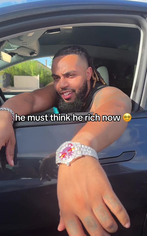 The Hip Hop Jewelry Set got me shining like I just signed a deal — and it was under $15 👀🔥 Comes with the chain, bracelet, watch, and cross pendant — all iced out. You’d never guess the price 😮💨 Perfect for guys who want that rapper look without the rapper budget #jewelrytiktok #mensjewelry #tiktokshopfalldealsforyou #tiktokshopblackfriday #tiktokshopcreatorpicks