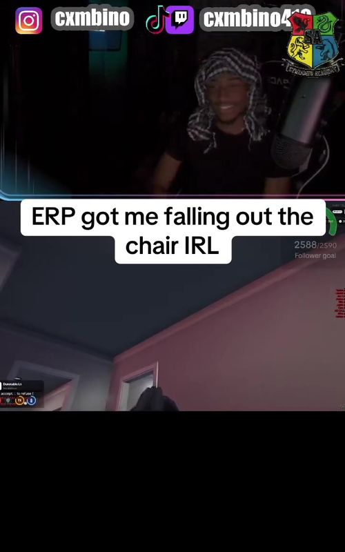 fell out the chair at least like 4 times 🤣🤣#fypシ #fivem #funny #stream #gtarp 